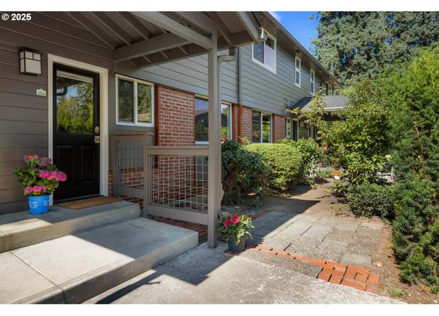 Property at 154 Ridgeway Rd, Lake Oswego, OR 97034, 3 beds, 1.5 baths