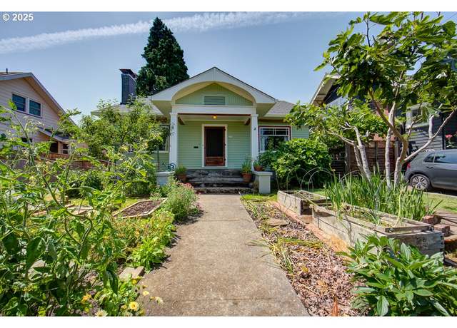 Property at 6115 SE 19th Ave, Portland, OR 97202, 4 beds, 2 baths