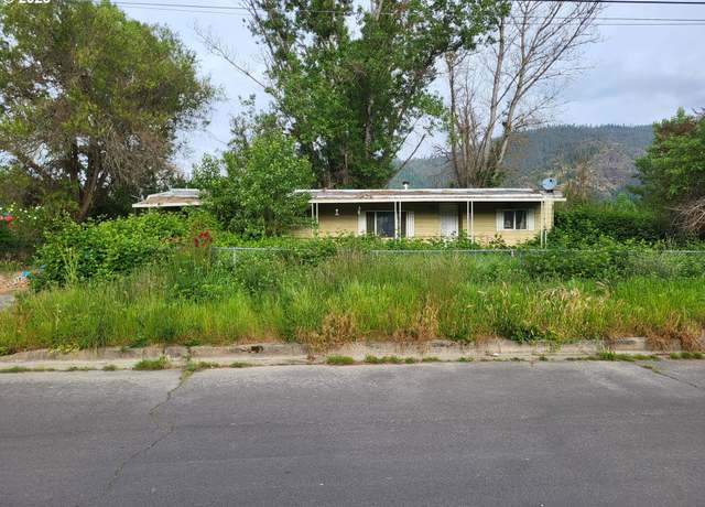 Property at 251 Alameda St, Myrtle Creek, OR 97457, 3 beds, 3 baths