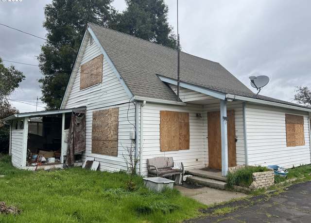 Property at 734 Alder St, Medford, OR 97501, 3 beds, 1.5 baths