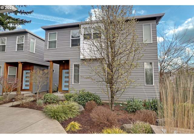 Property at 2813 SE Hawthorne Blvd #5, Portland, OR 97214, 2 beds, 2.5 baths