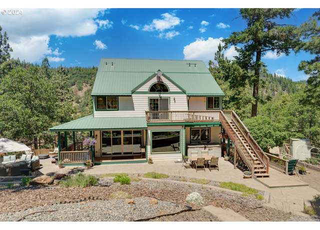 Property at 304 Toad Rd, Goldendale, WA 98620, 4 beds, 4 baths
