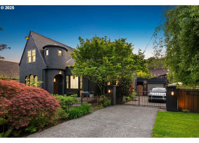 Property at 7117 SE 28th Ave, Portland, OR 97202, 4 beds, 4 baths