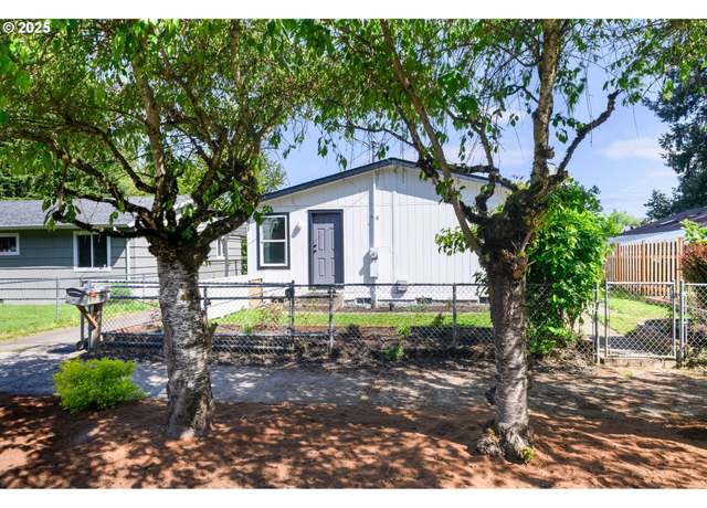 Property at 6631 N Powers St, Portland, OR 97203, 3 beds, 2 baths