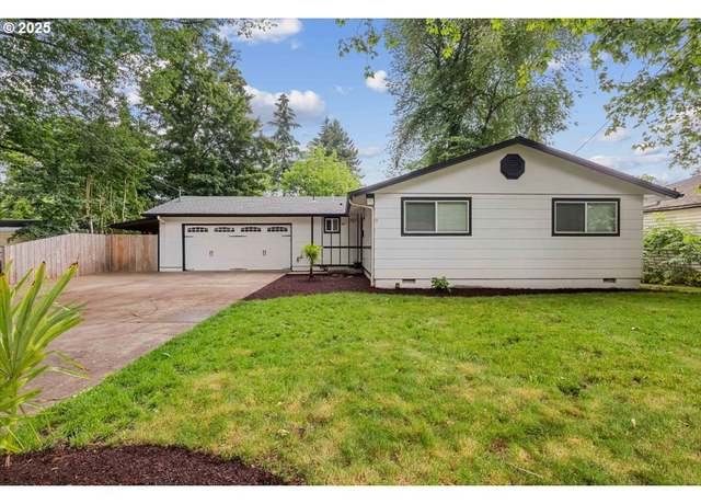 Property at 411 Oak St, Woodburn, OR 97071, 3 beds, 2 baths