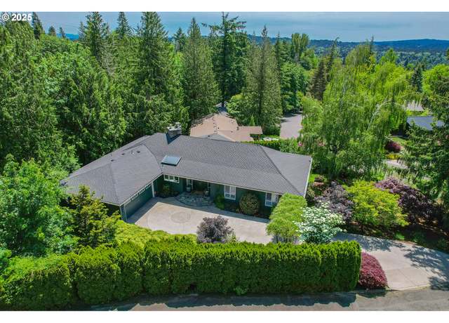 Property at 4004 SW Westdale Dr, Portland, OR 97221, 5 beds, 3.5 baths