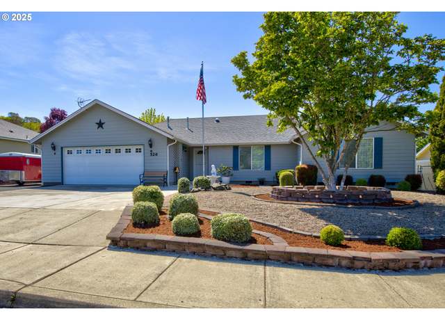 Property at 526 Little Valley Rd, Roseburg, OR 97471, 4 beds, 3.5 baths