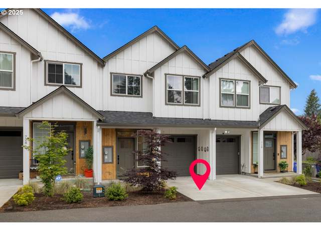 Property at 724 NE 9th St, Gresham, OR 97030, 3 beds, 2.5 baths