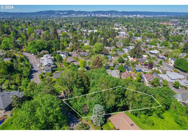 Property at 6647 SE Thorburn St, Portland, OR 97215