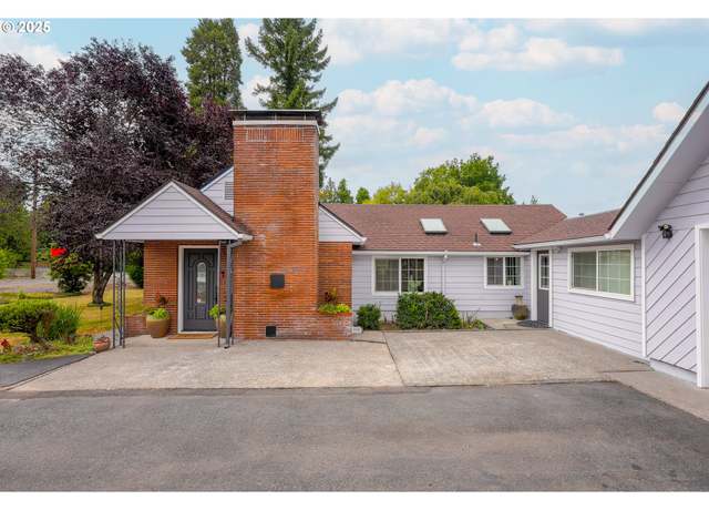 Property at 11119 SE Linwood Ave, Milwaukie, OR 97222, 3 beds, 2.5 baths
