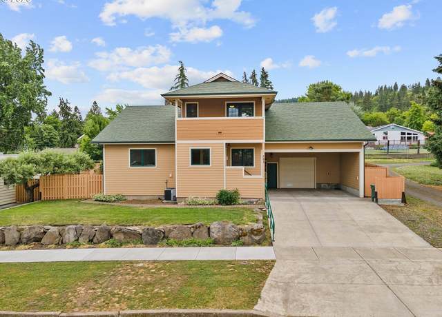 Property at 702 B Ave, La Grande, OR 97850, 4 beds, 2 baths
