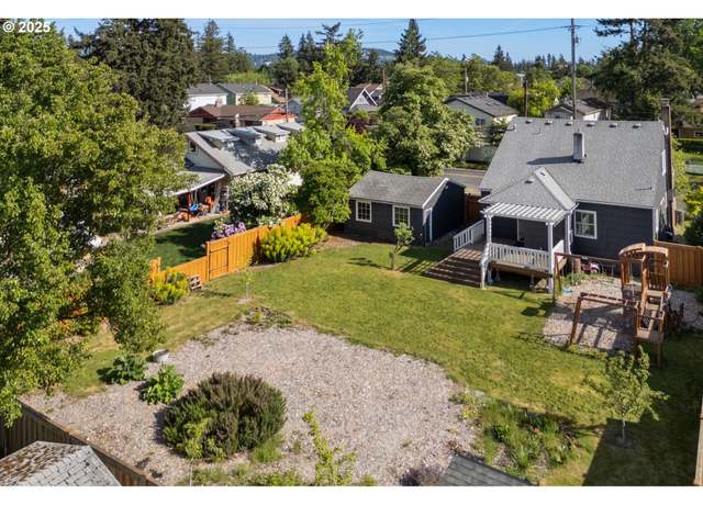 Property at 7221 SE Holgate Blvd, Portland, OR 97206, 3 beds, 2 baths
