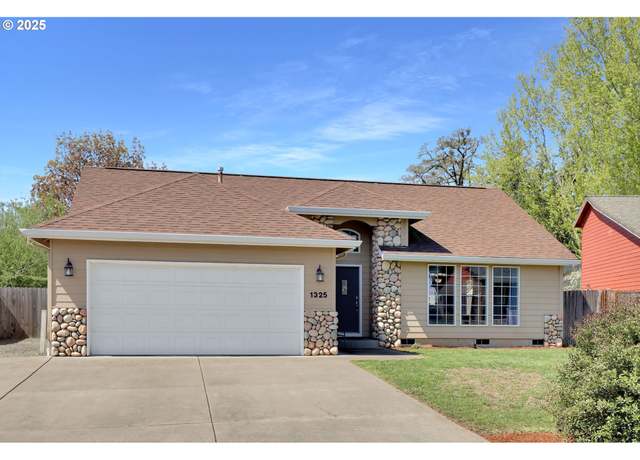 Property at 1325 Vine Ct, Junction City, OR 97448, 3 beds, 2 baths