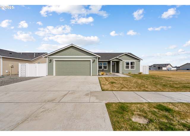 Property at 400 SW Goldfinch Ln, Boardman, OR 97818, 3 beds, 2 baths