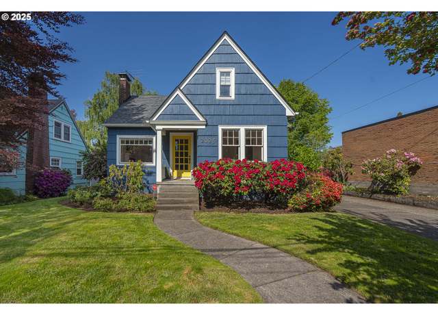 Property at 2025 SE 29th Ave, Portland, OR 97214, 3 beds, 2.5 baths