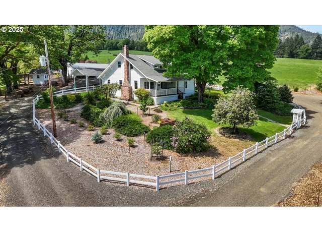 Property at 1471 Joelson Rd, Umpqua, OR 97486, 3 beds, 2 baths