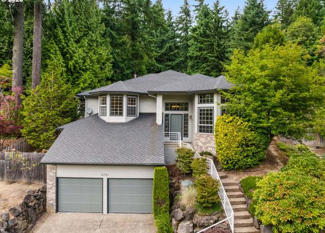 Property at 2731 SW 28th Dr, Portland, OR 97219, 3 beds, 2.5 baths