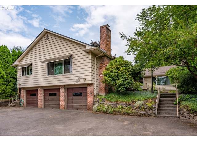 Property at 2733 SW Troy St, Portland, OR 97219, 6 beds, 3 baths