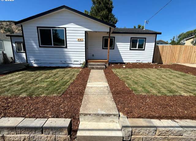 Property at 441 NE Johnson St, Myrtle Creek, OR 97457, 4 beds, 2 baths