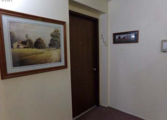 Property at 950 Evergreen Rd #310, Woodburn, OR 97071, 2 beds, 1 bath