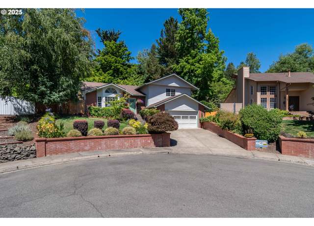 Property at 169 NW Brent Ct, Roseburg, OR 97471, 3 beds, 2.5 baths