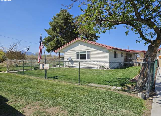 Property at 3110 Walnut St, Baker City, OR 97814, 3 beds, 2 baths