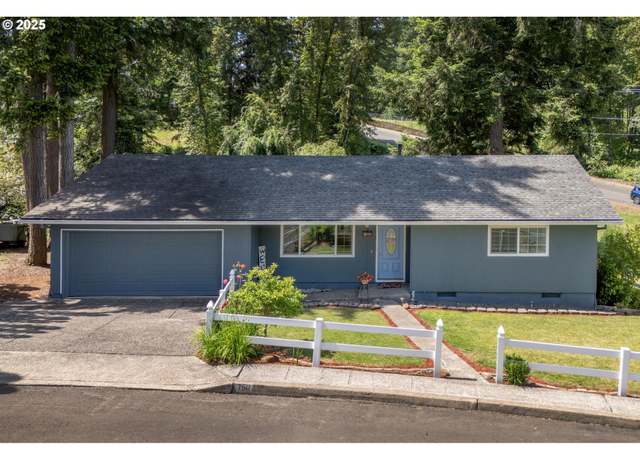 Property at 750 NE Hill Way, Estacada, OR 97023, 3 beds, 2.5 baths