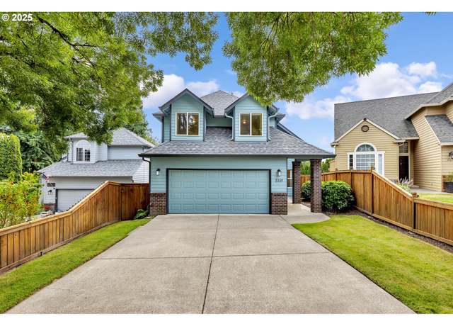 Property at 2221 NW 138th St, Vancouver, WA 98685, 3 beds, 2.5 baths