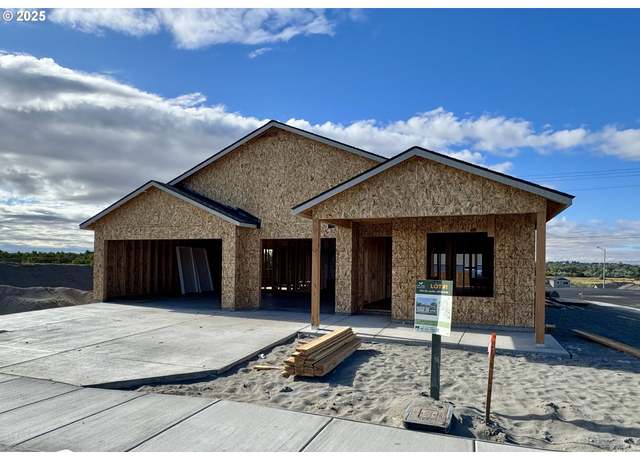 Property at 900 NE Laurel Springs Dr, Hermiston, OR 97838, 4 beds, 2 baths