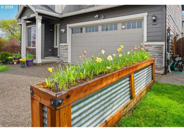 Property at 2517 Sweetwood Ct, Forest Grove, OR 97116, 4 beds, 2.5 baths