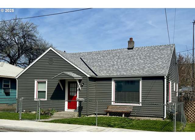 Property at 1011 SE Byers Ave, Pendleton, OR 97801, 2 beds, 1 bath
