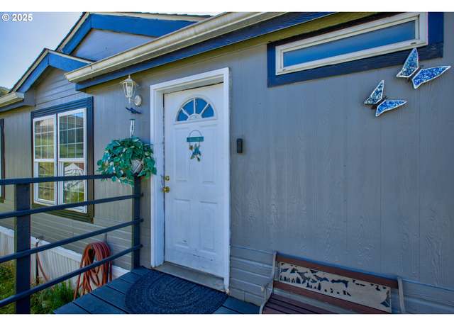 Property at 550 S State St #139, Sutherlin, OR 97479, 4 beds, 2 baths