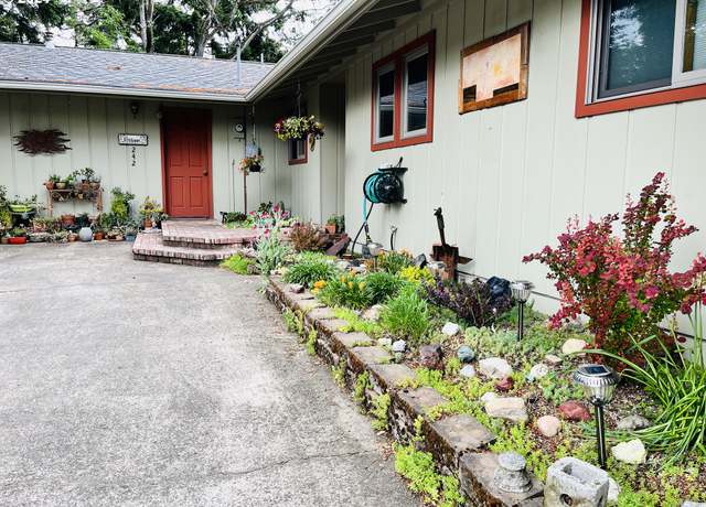 Property at 242 Rocky Point Ln, Roseburg, OR 97471, 3 beds, 2.5 baths