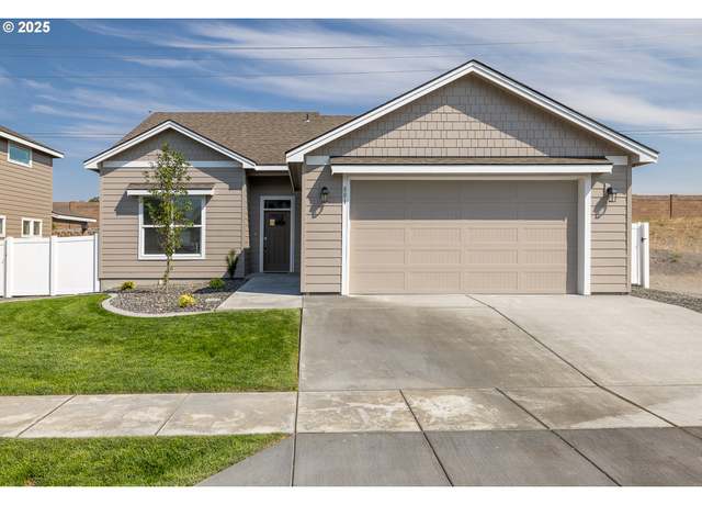 Property at 881 E Autumn Ave, Hermiston, OR 97838, 4 beds, 2 baths