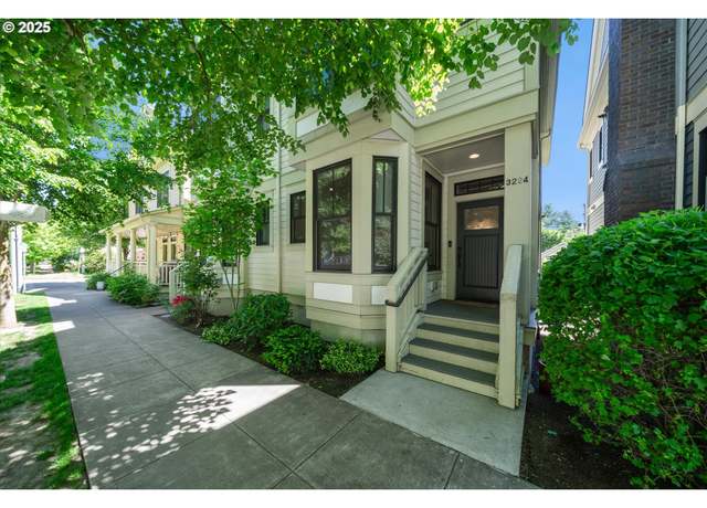 Property at 3224 SW 2nd Ave, Portland, OR 97239, 2 beds, 2.5 baths