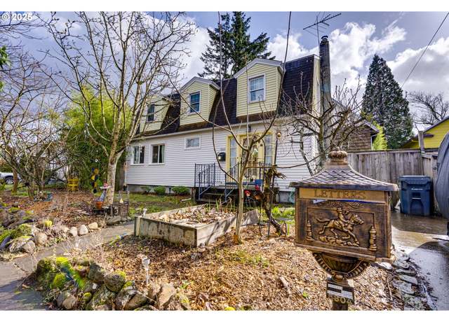 Property at 5804 SE Lafayette St, Portland, OR 97206, 5 beds, 3.5 baths