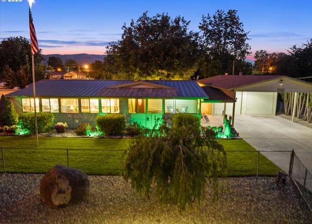 Property at 1725 Ash St, Baker City, OR 97814, 3 beds, 2 baths