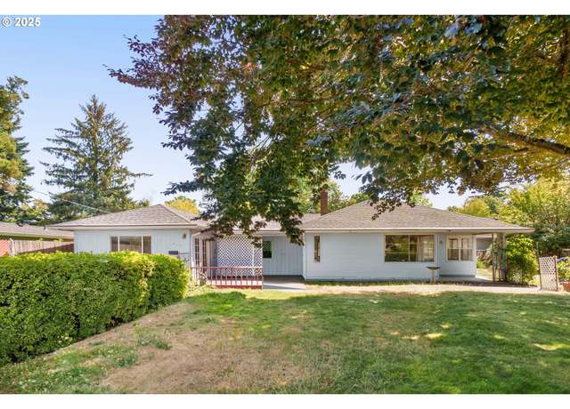 Property at 11834 SE 33rd Ave, Milwaukie, OR 97222, 3 beds, 2 baths