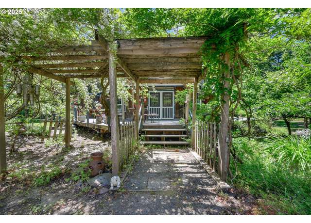 Property at 25761 Feather Dr, Veneta, OR 97487, 3 beds, 3 baths