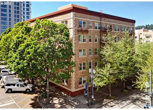 Property at 709 SW 16th Ave #105, Portland, OR 97205, 1 bed, 1 bath