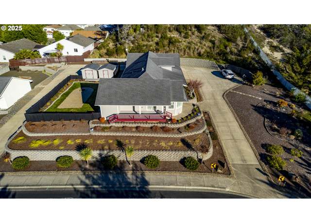 Property at 1985 32nd St, Florence, OR 97439, 3 beds, 3 baths