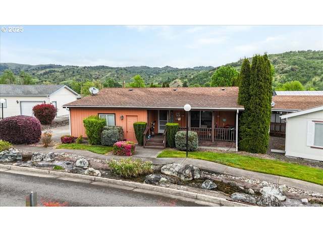 Property at 120 Littlebrook Ln, Roseburg, OR 97471, 3 beds, 2 baths