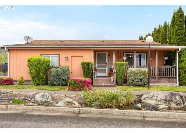 Property at 120 Littlebrook Ln, Roseburg, OR 97471, 3 beds, 2 baths