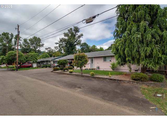 Property at 962 NW Keasey St, Roseburg, OR 97471, 4 beds, 2 baths