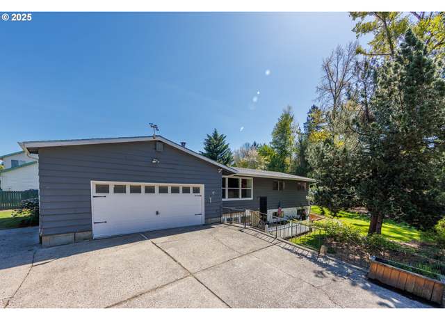 Property at 10646 SE Rex St, Portland, OR 97266, 3 beds, 3 baths
