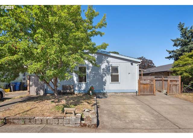 Property at 241 NW Wade St, Estacada, OR 97023, 5 beds, 2 baths