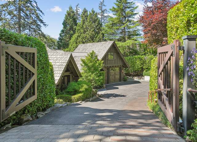 Property at 3930 SW Greenleaf Dr, Portland, OR 97221, 4 beds, 4 baths