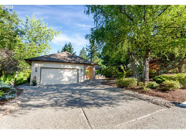Property at 2524 Orchard Hill Pl, Lake Oswego, OR 97035, 3 beds, 2 baths