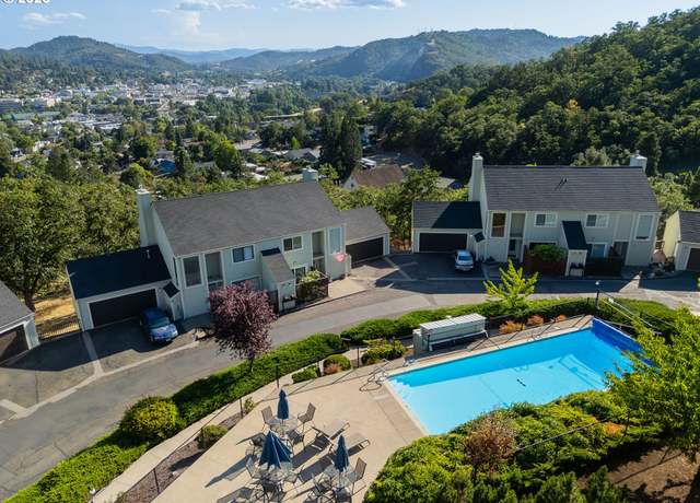 Property at 9 NE Spyglass Loop, Roseburg, OR 97470, 3 beds, 2.5 baths