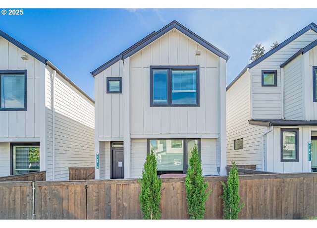 Property at 16315 NE 21st St, Vancouver, WA 98684, 3 beds, 2.5 baths